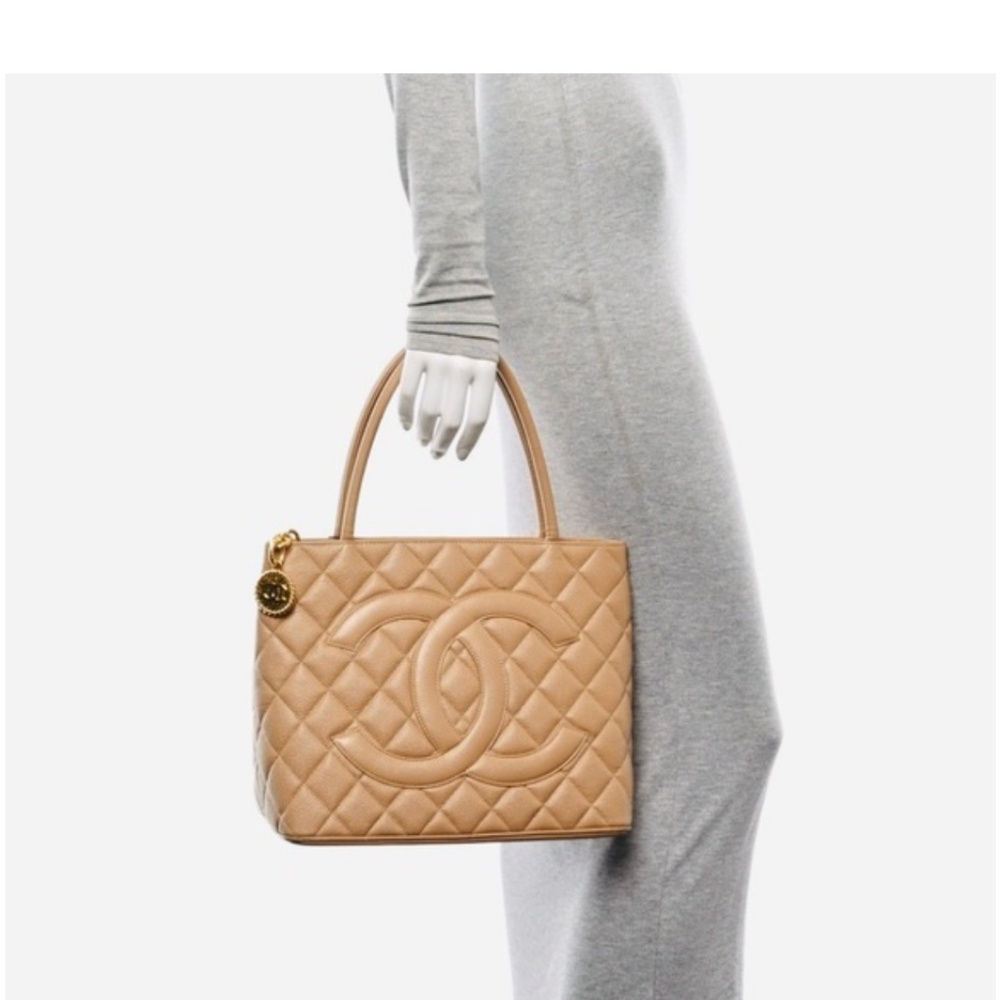 Chanel Medallion Quilted Caviar Tote VINTAGE - Picture 2 of 3